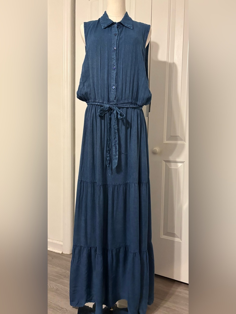 MLLE GABRIELLE Sleeveless Blue Button-Front Maxi Dress with Waist Tie